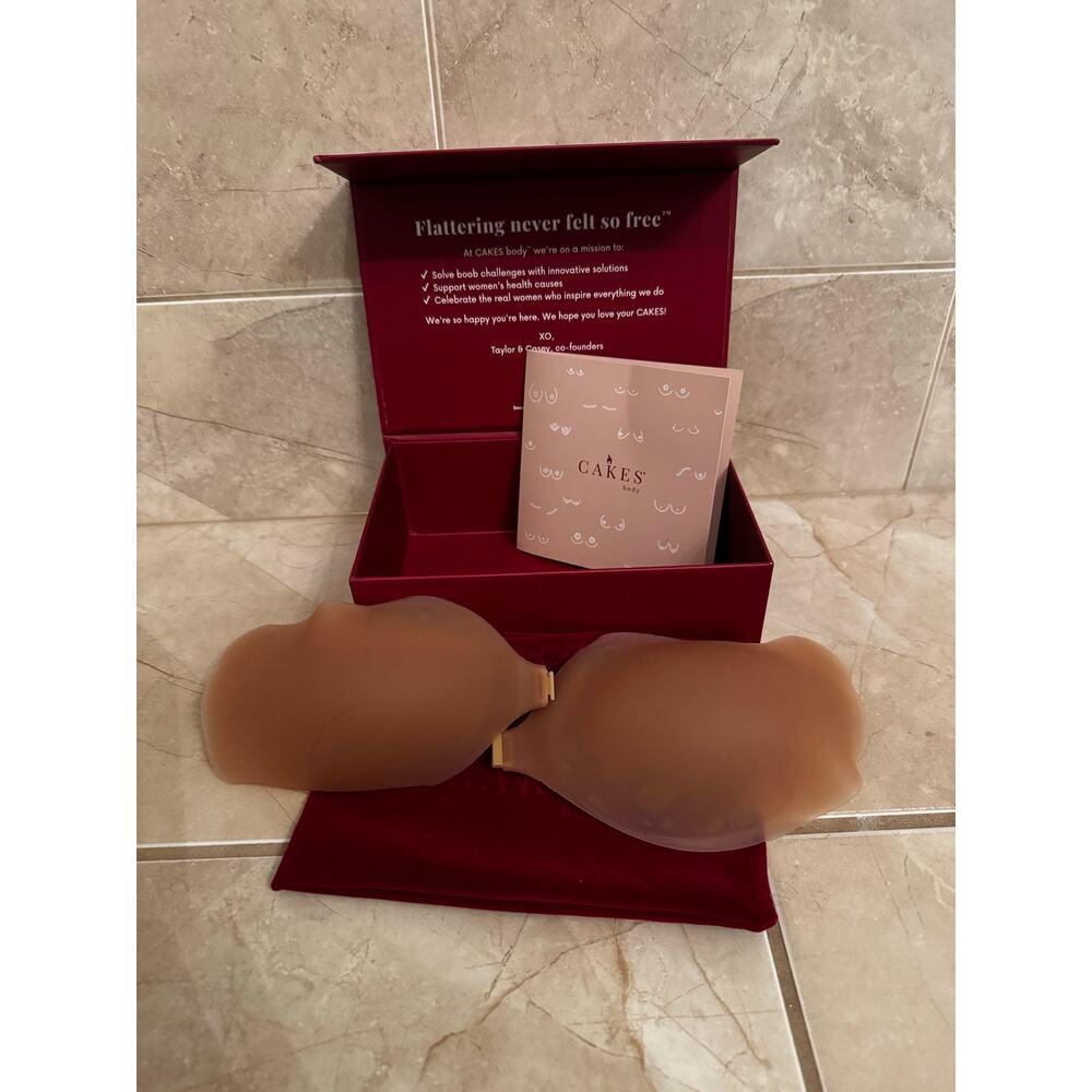 Cakes cleavage bra